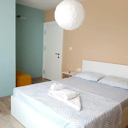 Modern And Comfortable At Nice Location. *