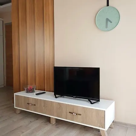 Modern And Comfortable At Nice Location. 公寓 *
