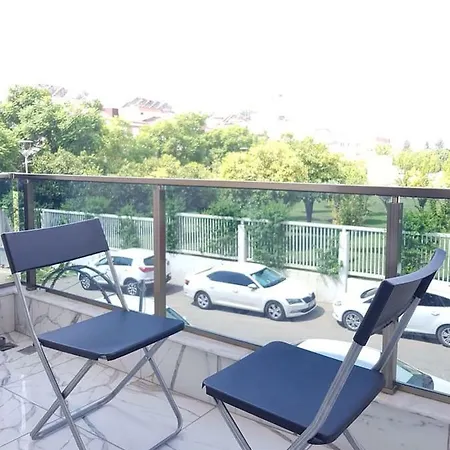 Modern And Comfortable At Nice Location. *